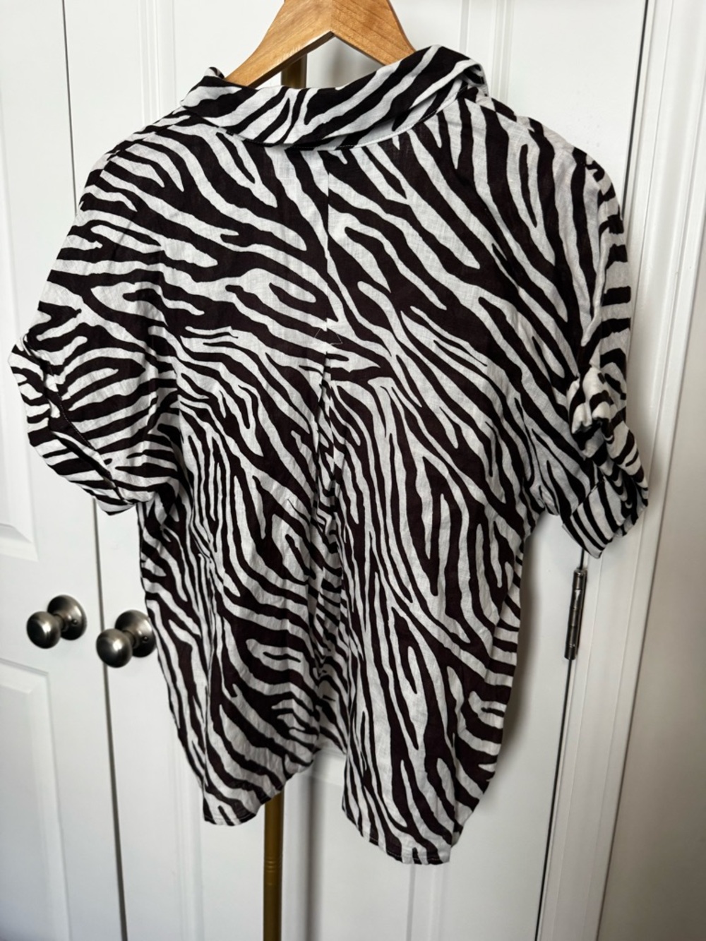 Zebra Print Short Sleeve V-Neck Top - Black & White - Picture 4 of 4